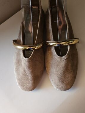 REPORT CHARLOTTE TAN SUEDE MARY JANE FLATS W/GOLD BAR STRAP SZ 7.5